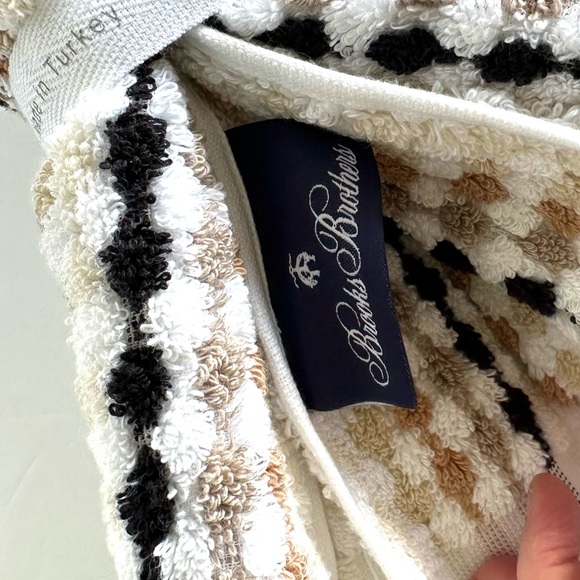 Brooks Brothers Premium Turkish Cotton Tip Towels 2 pc Black White Tan Beige NWT - Picture 2 of 7